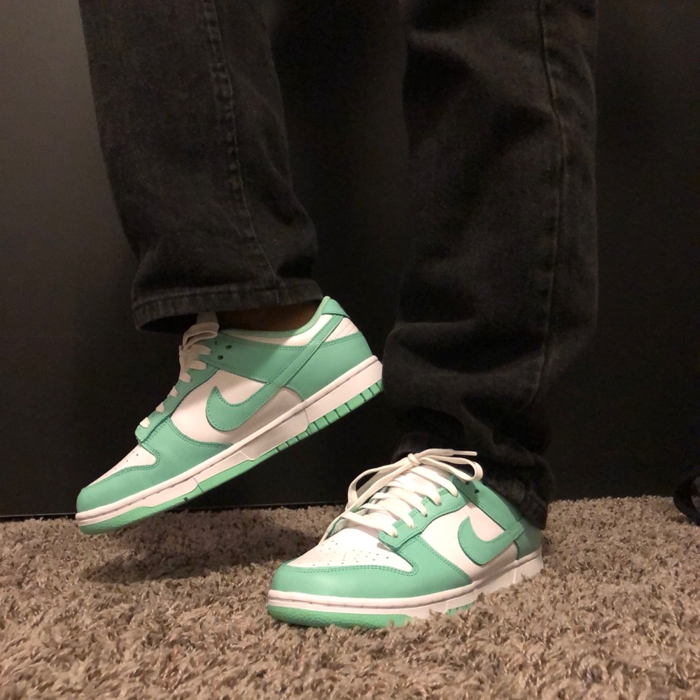 Nike Dunk “Green Glow” Sneakers 9.5W/8M